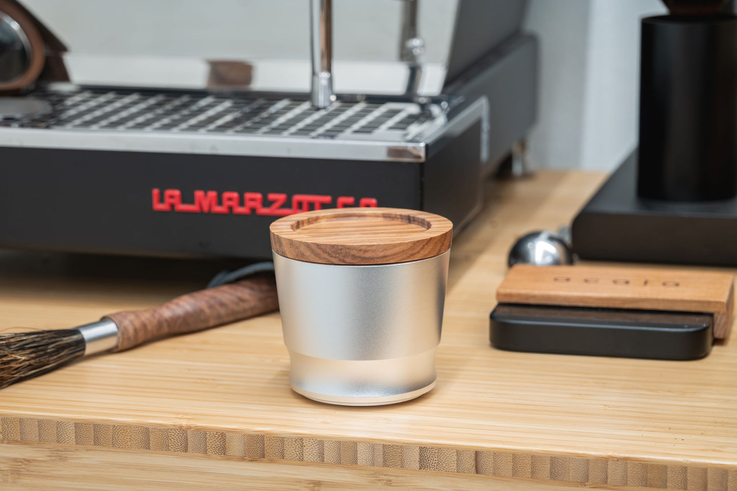 Dosing cup Blind Tumbler, Shaker style with wood lid